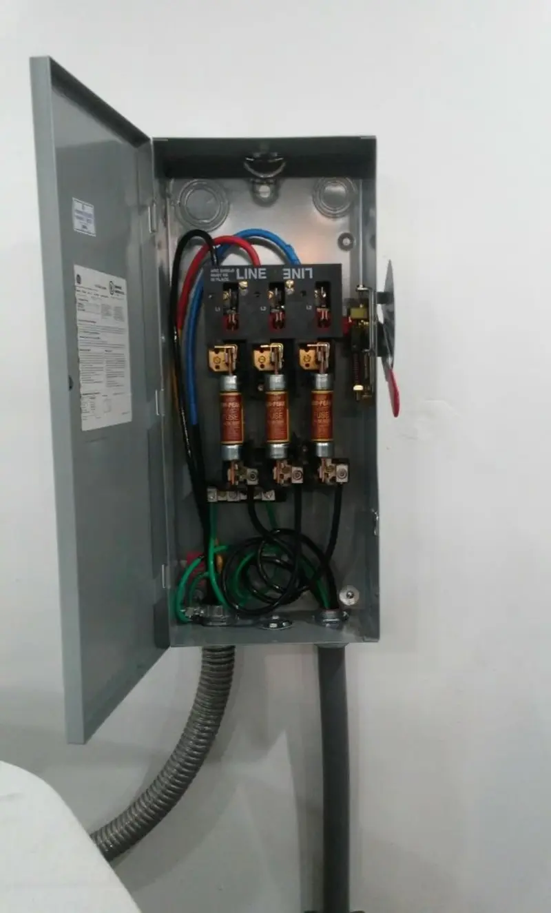 Three-phase disconnect switch installed for Smoke Detector Installation in Oak Grove